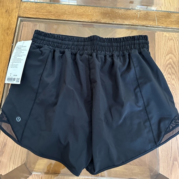 Lululemon Hotty Hot High-Rise Lined Short 4" *Atlanta
Black🦄 - Picture 3 of 5